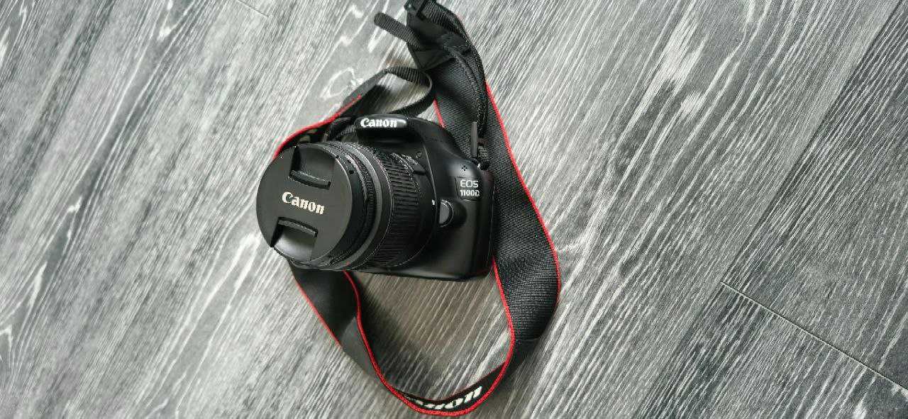 Цифровий дзеркальний фотоапарат Canon EOS 1100D
