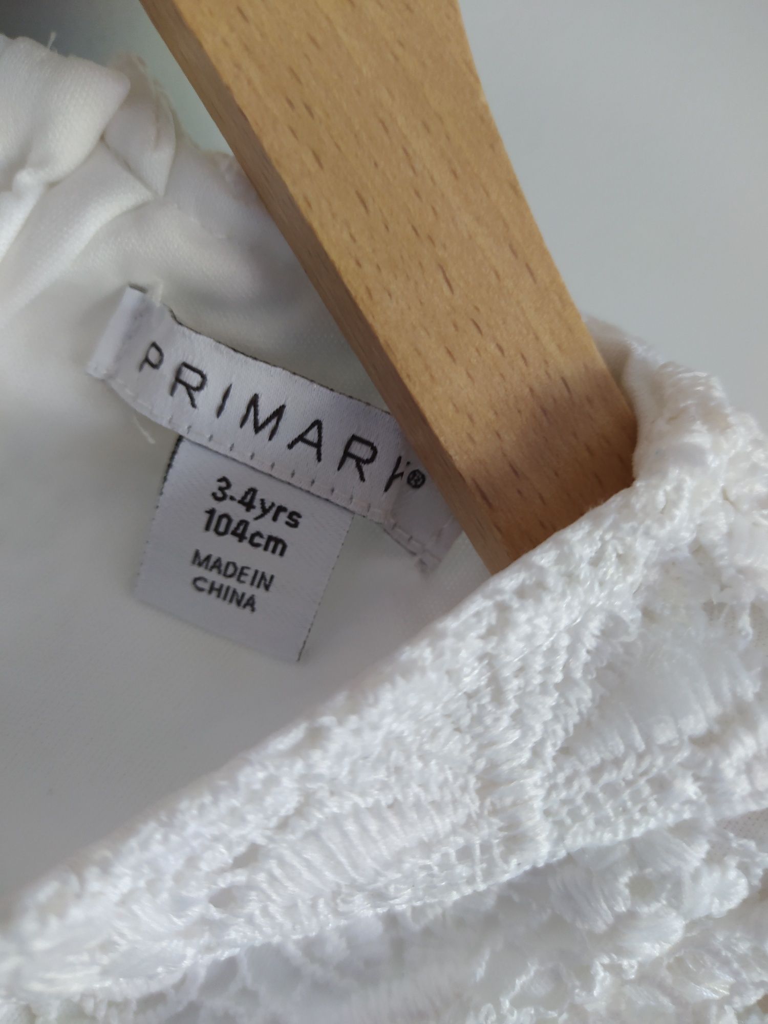 Koronkowa, wizytowa, biała sukienka na podszewce Primark 3-4 lata