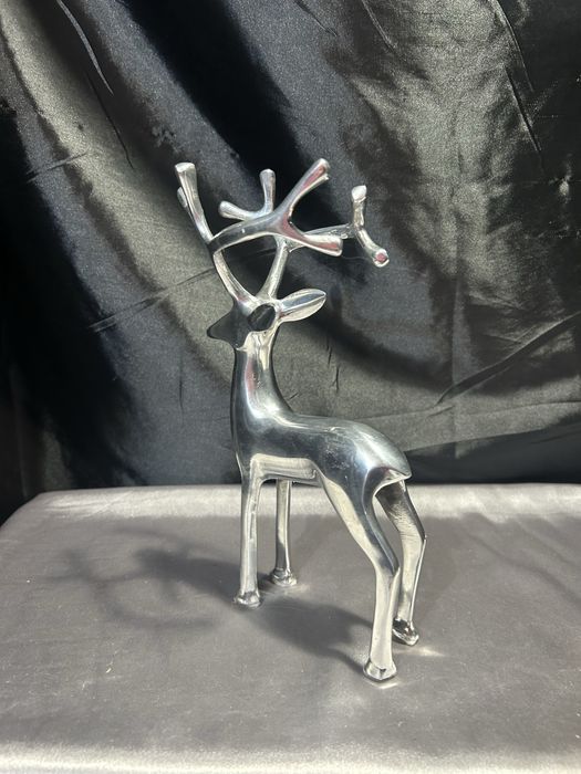 Figurka Jelenia z Metalu Srebrny Kolor, Elegancka Dekoracja