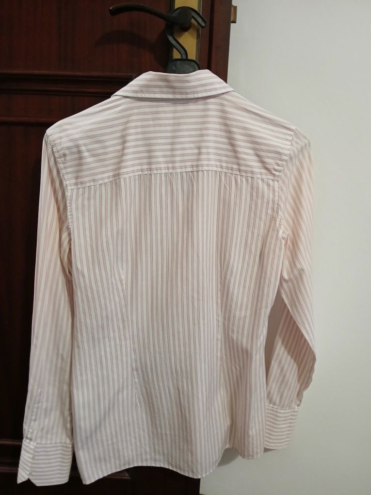Camisa às riscas