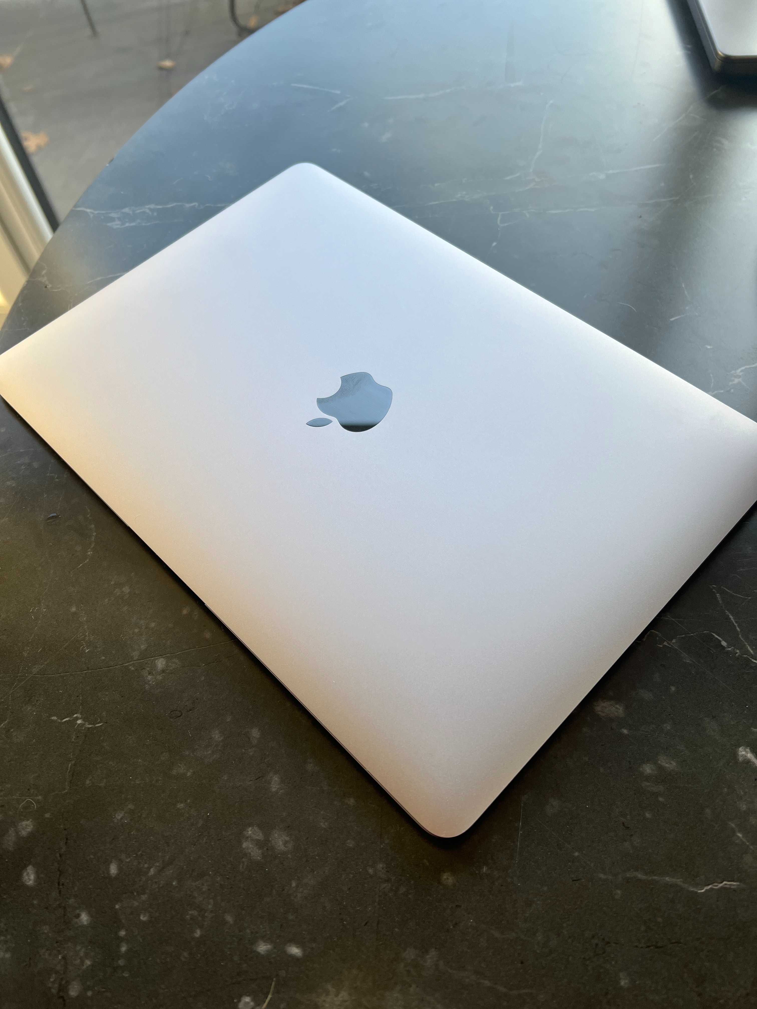 MacBook Air 2020 13inch z touch ID