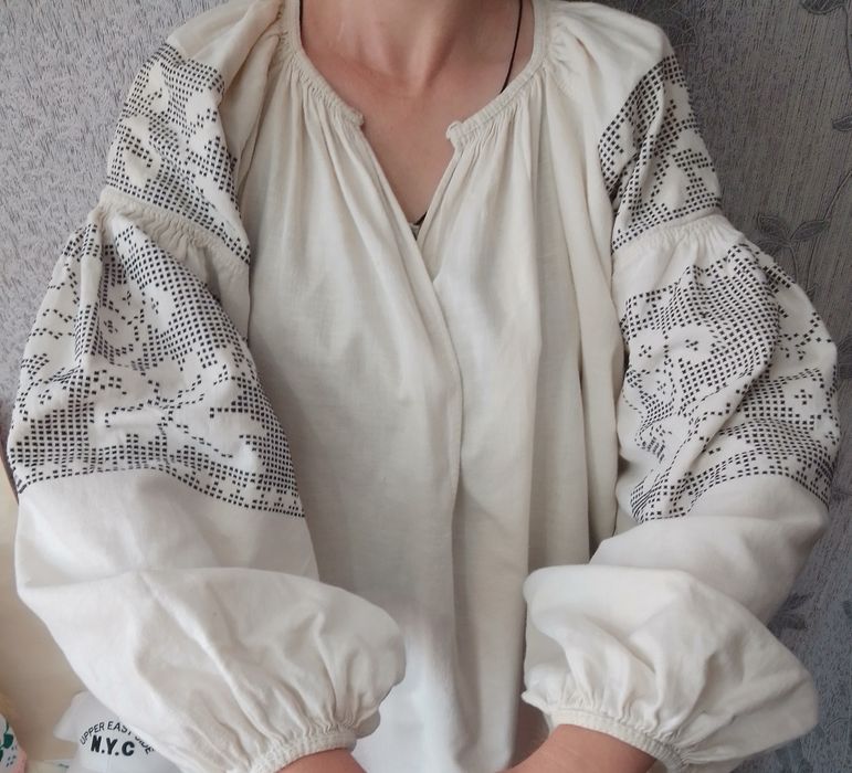 Старовинна, вишита сорочка.