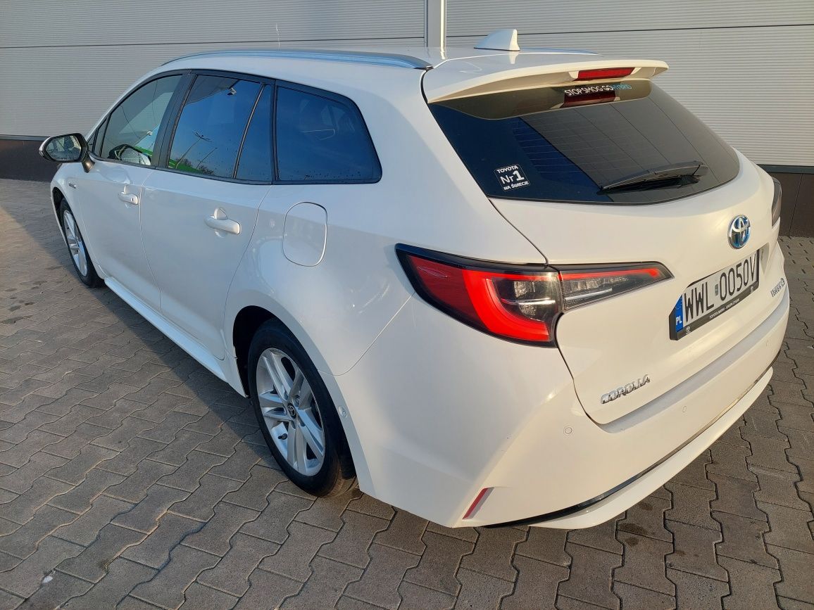 Wynajem samochodu Toyota Corolla kombi hybryda LPG Auris, Verso camry