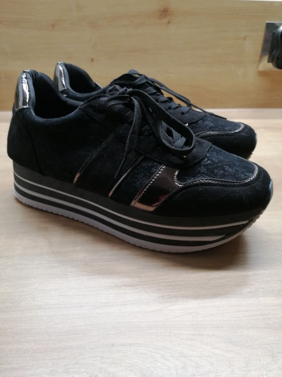 Buty na grubej podeszwie czarne 41 dł wkładki 26,5cm