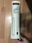 Продам XBOX 360 на запчасти как не робочию
