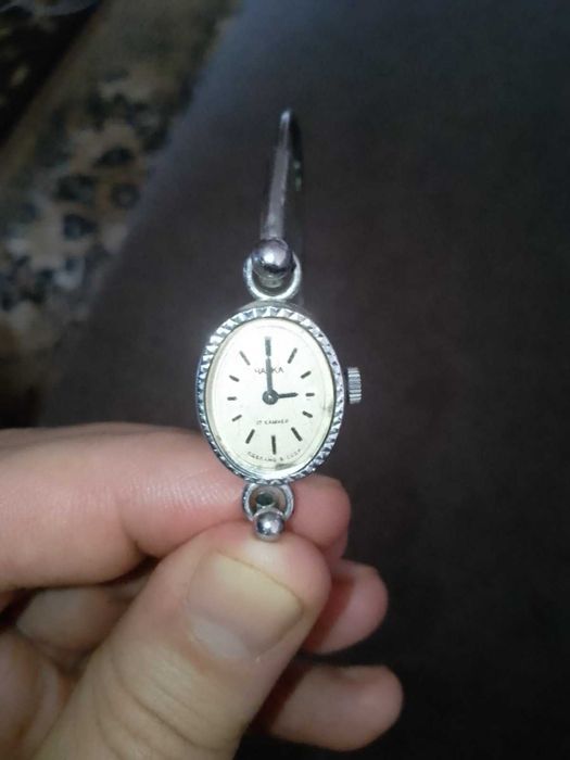 продам часы женские механические Чайка