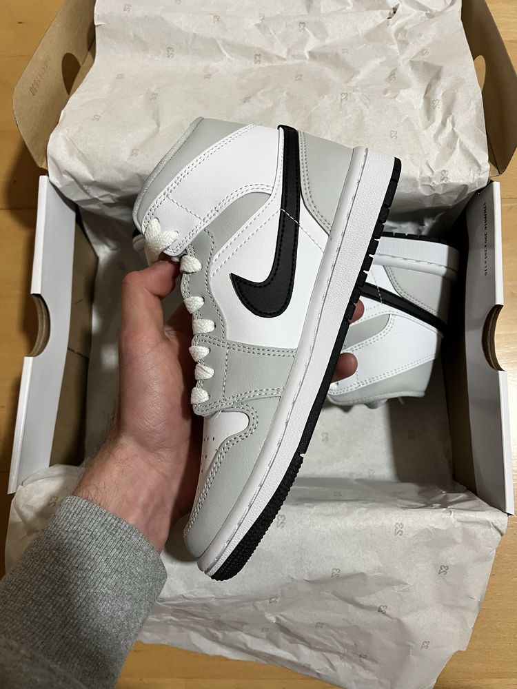 Jordan 1 mid smoke grey