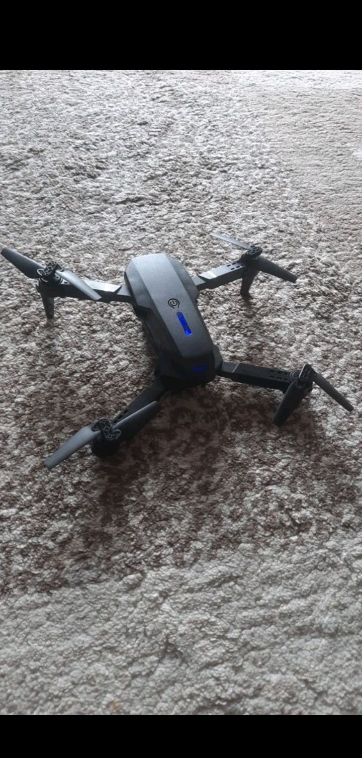 Drone multifuncional E99