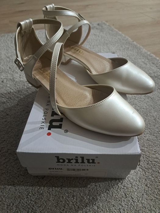 Buty ślubne perłowe