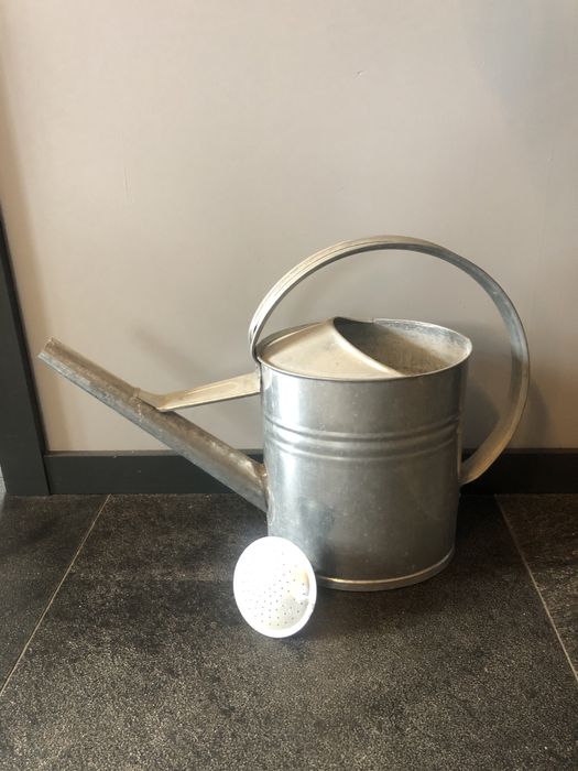 Konewka ogrodowa ocynkowana owalna 12 litrów