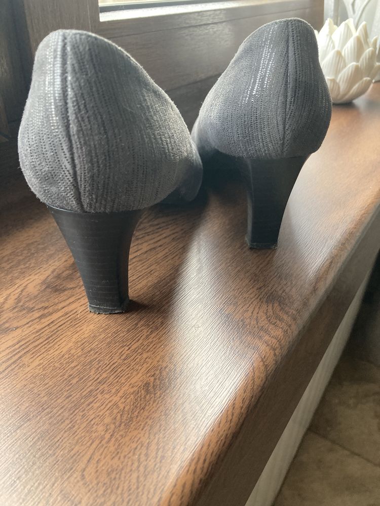Piękne buty drogiej marki Peter Kaiser