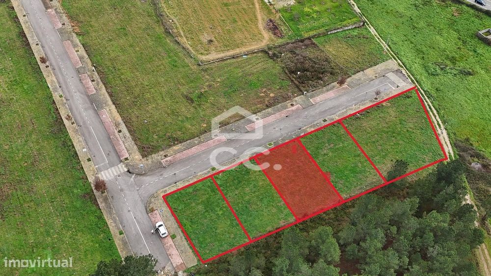 Lote de terreno destinado à construção de moradia, situado em uma loca