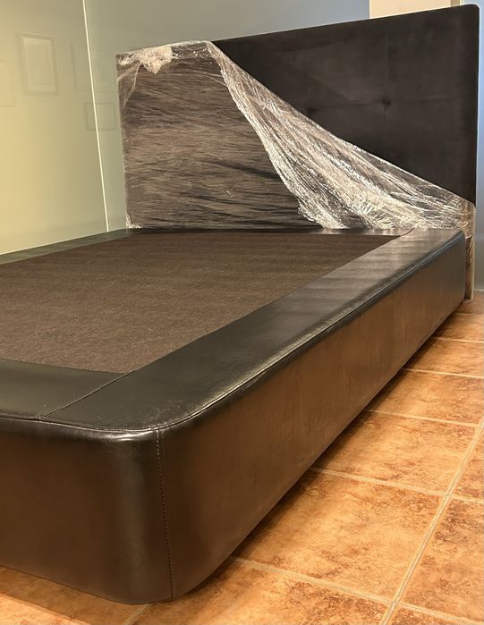 Cama de casal em estilo sumie, mais cabeceira. Semi-nova