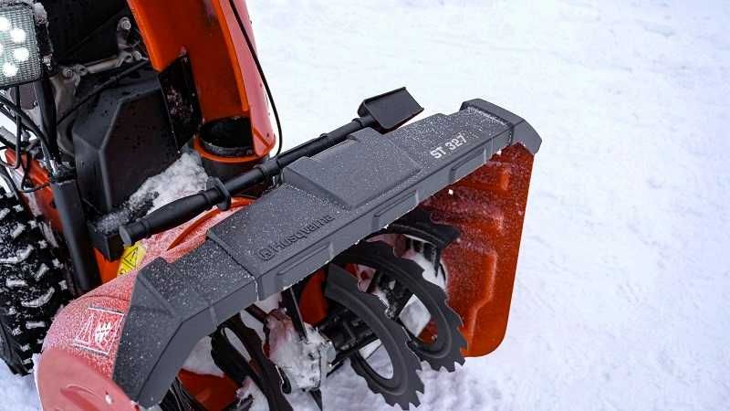 Pług wirnikowy, Odśnieżarka spalinowa Husqvarna ST 327