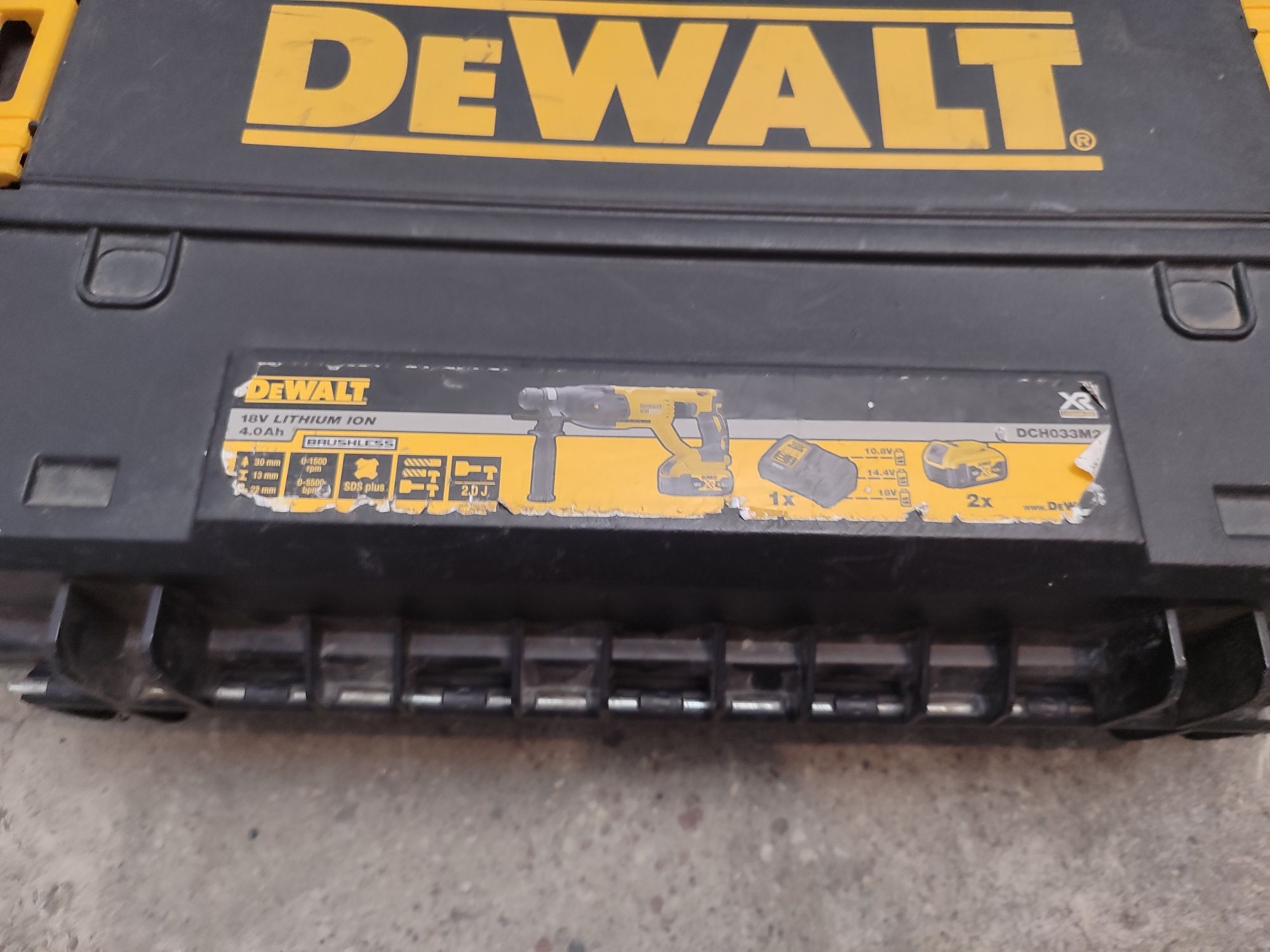 Skrzynia dewalt młotowiertarka dch 033