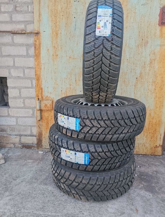 Зимняя резина STARMAXX ProWin 215/65 R16C на дисках.