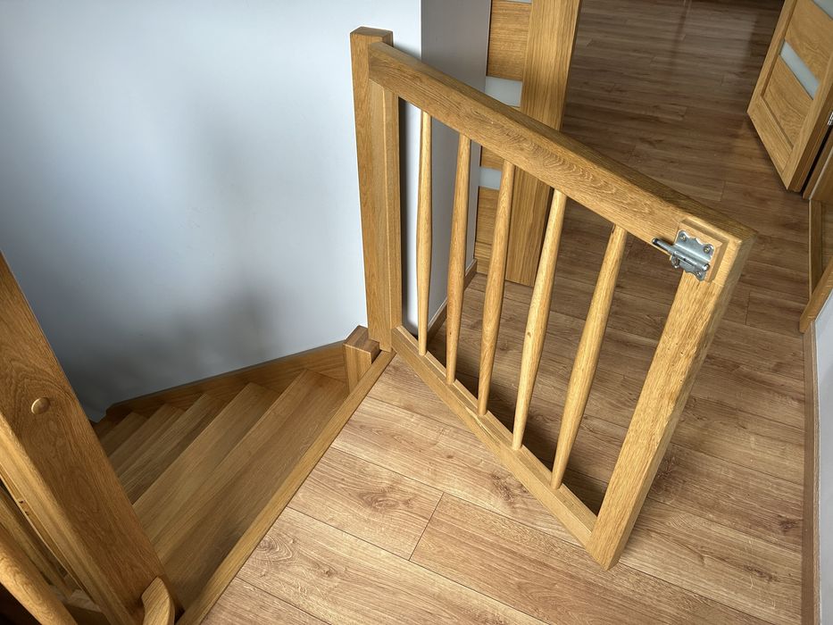 Barierka bramka zabezpieczająca na schody