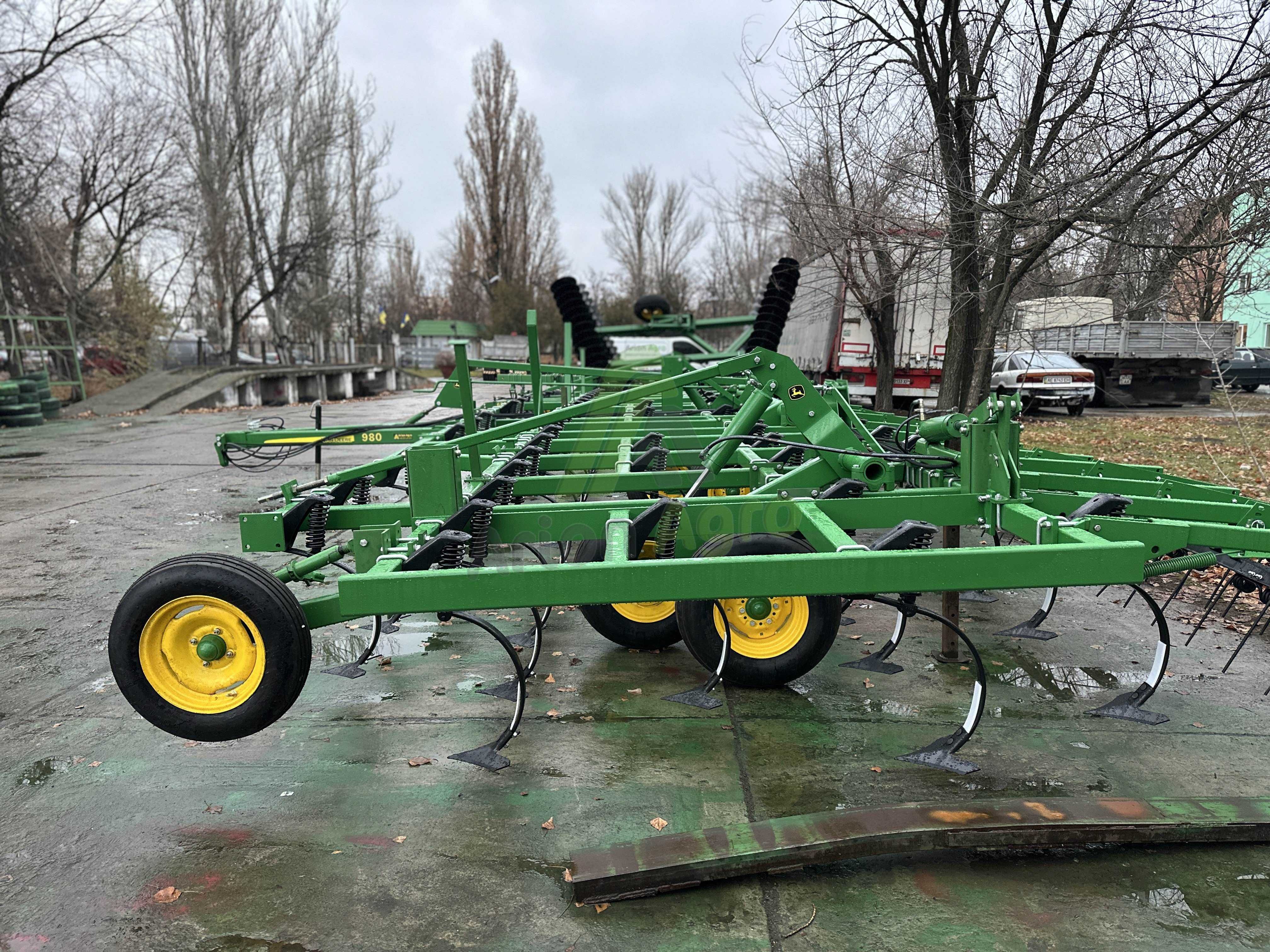 Культиватор Джон Дір 980 John Deere шириною 13 метрів