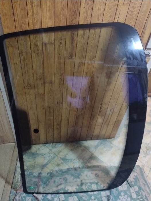 Лобове скло Volkswagen Caddy 3