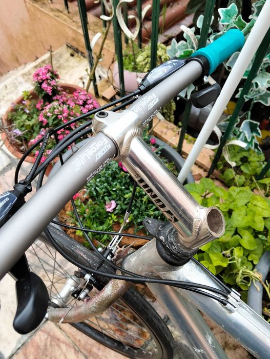 Bicicleta BTT cycles Brasil de estrada a funcionar em perfeição.