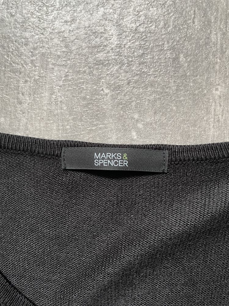 Czarny sweterek z Mark&Spencer