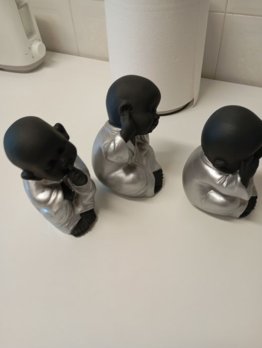 Conjunto de três monges budistas/ Novos.