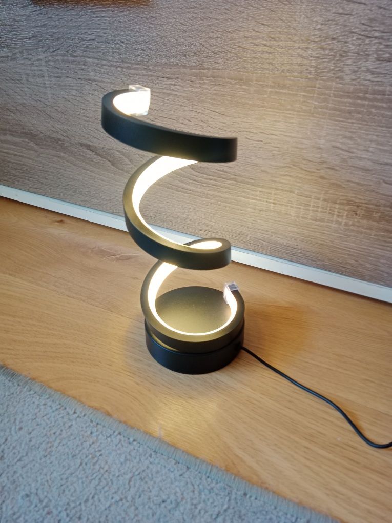 Lampka spirala LED stojąca