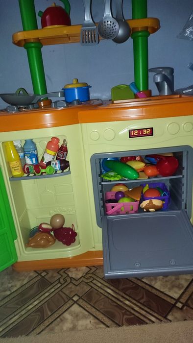 Іграшкова кухня для дівчинки