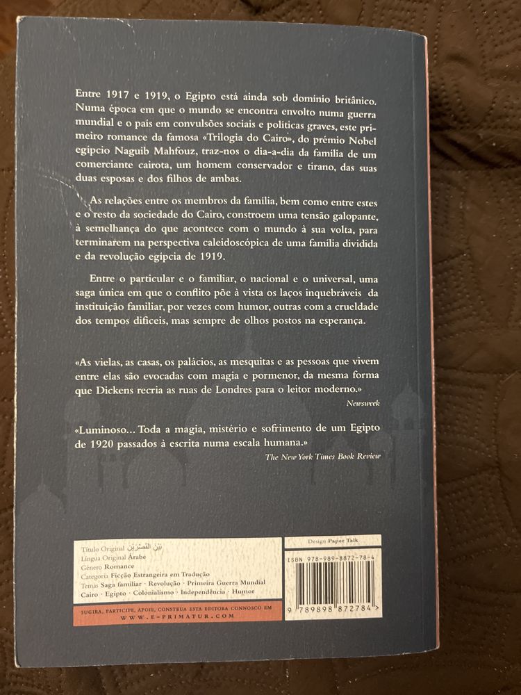 Livro (Entre os Dois Palacios)