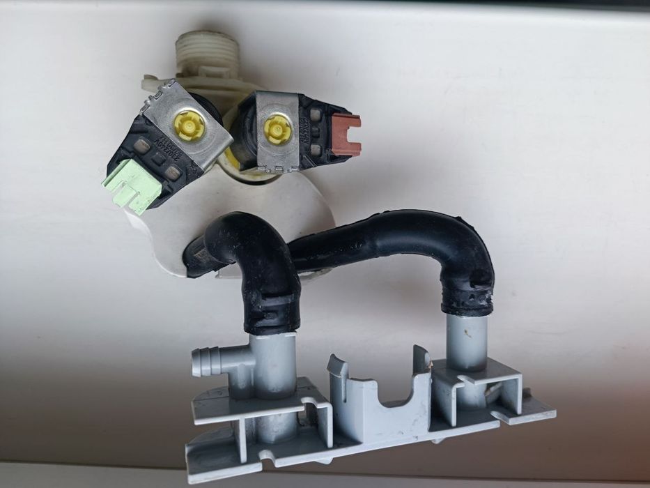 Впускний клапан води Zanussi ZWP 580
