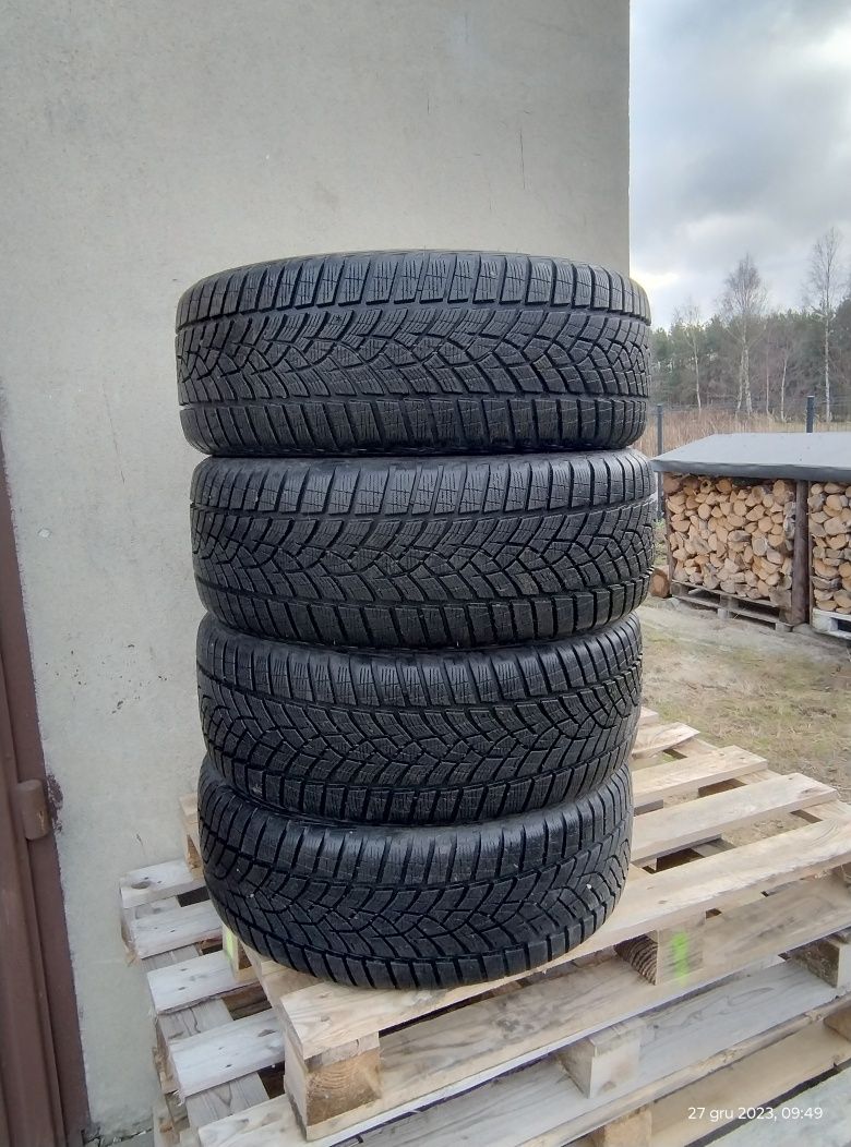 Opony zimowe Goodyear 235/45R20