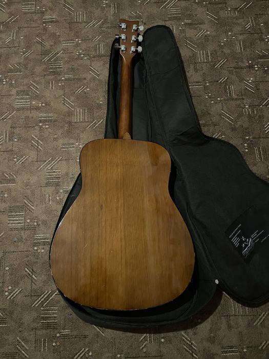Guitar Yamaha f-310