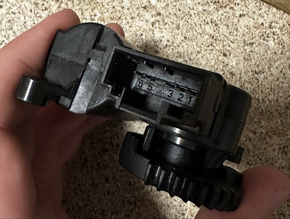 Сервопривід (моторчик) R60907511C