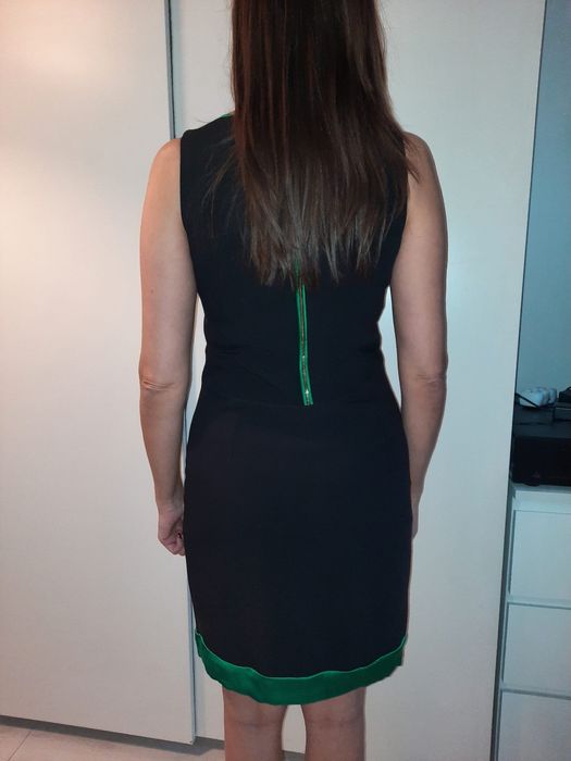 Sukienka z zielonymi wstawkami