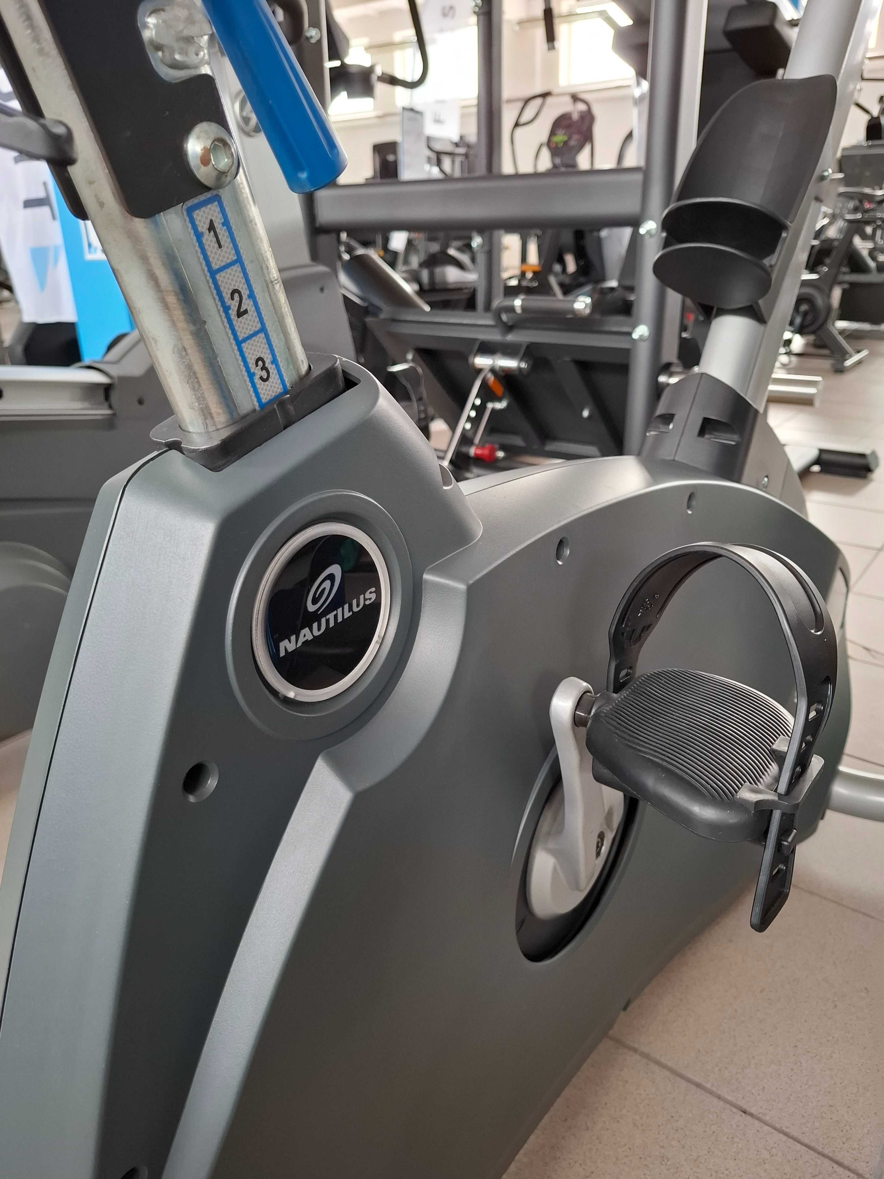 Rower stacjonarny treningowy pionowy Nautilus U916