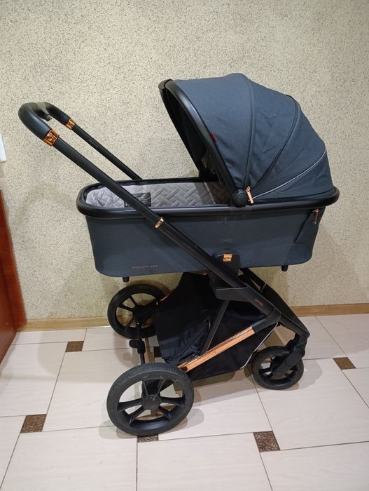 Універсальна всесезонна коляска Carrello Sigma  2 в 1: люлька і візочо