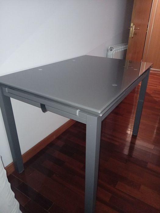 Mesa de jantar em vidro