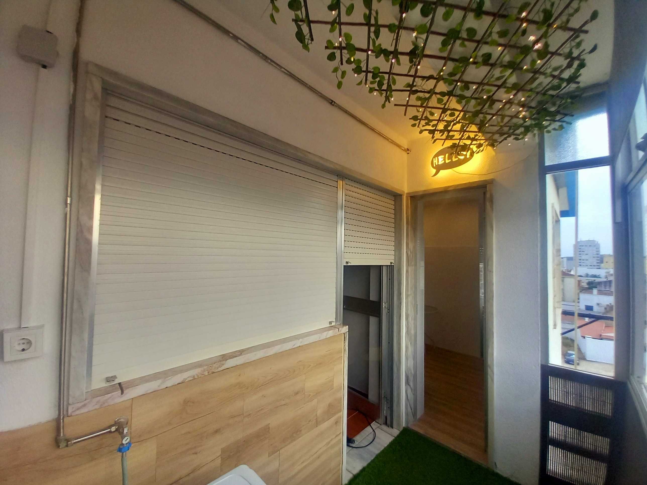 Vende-se apartamento T2 remodelado na Avenida Paulo VI. Rio Maior
