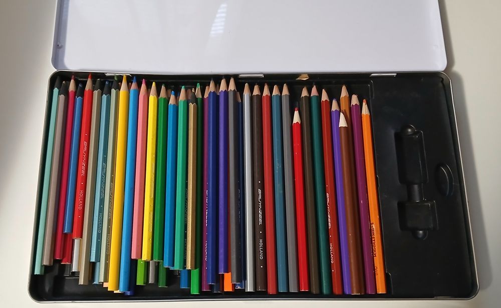 Набор карандашей .