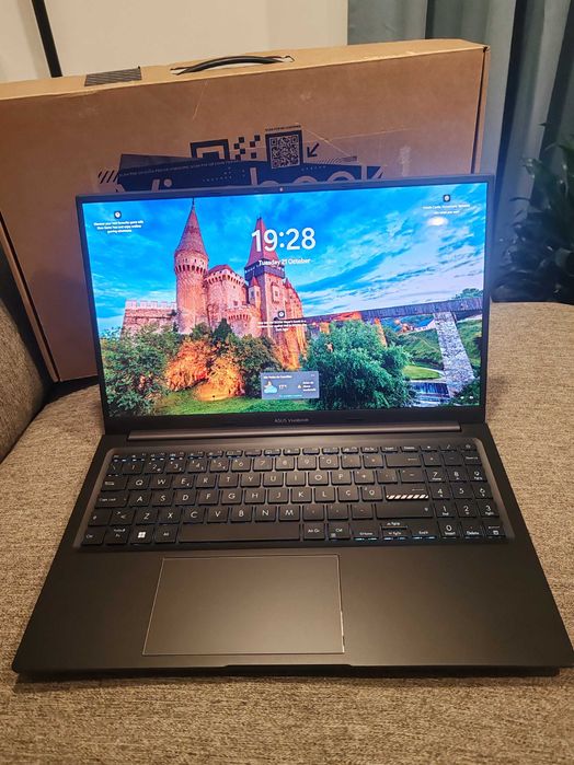 Portátil ASUS VivoBook OLED M1505Y -AMD Ryzen 7, 16GB,512GB SSD - NOVO