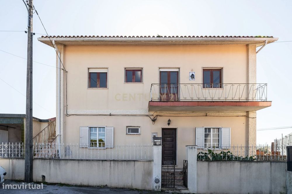 Moradia (2 Apartamentos T3)  + Terreno Para Construção | Tovim