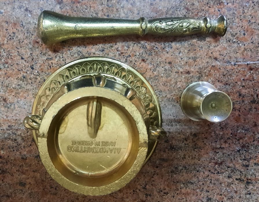 Almofariz, pilão e  mini-almofariz em bronze