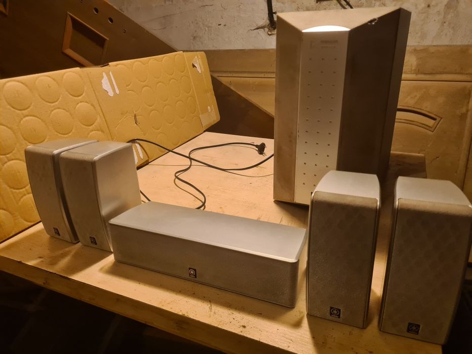 Kolumny kina domowego Yamaha z subwooferem