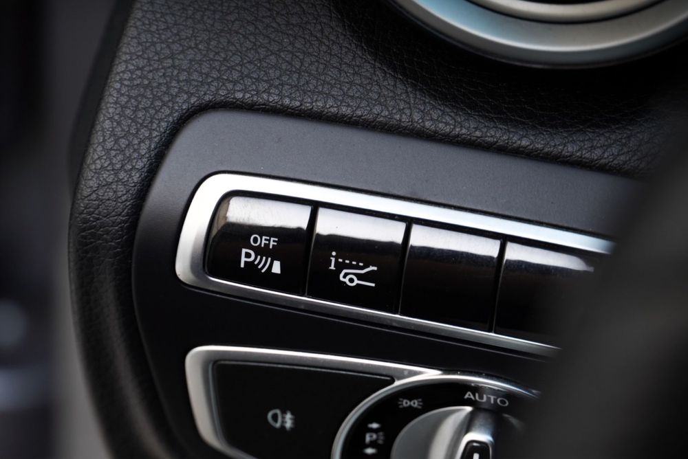 Vendo Mercedes Benz 300 h AMG