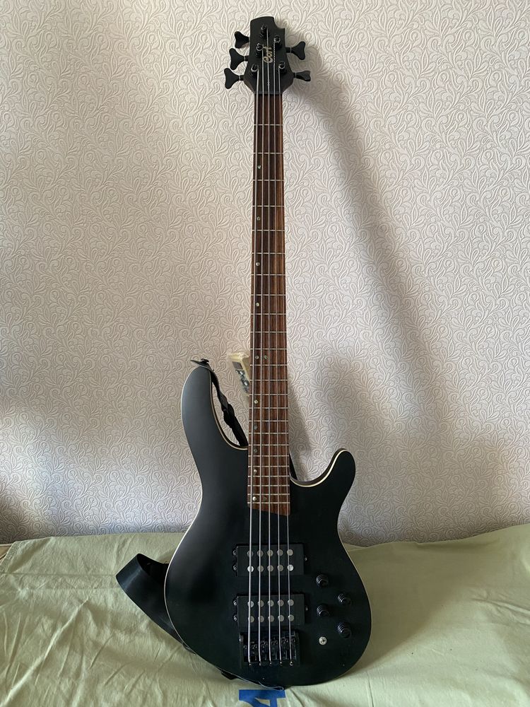 Продам Бас Cort C5H. Актив-пассив. ( не ibanez, не Yamaha)