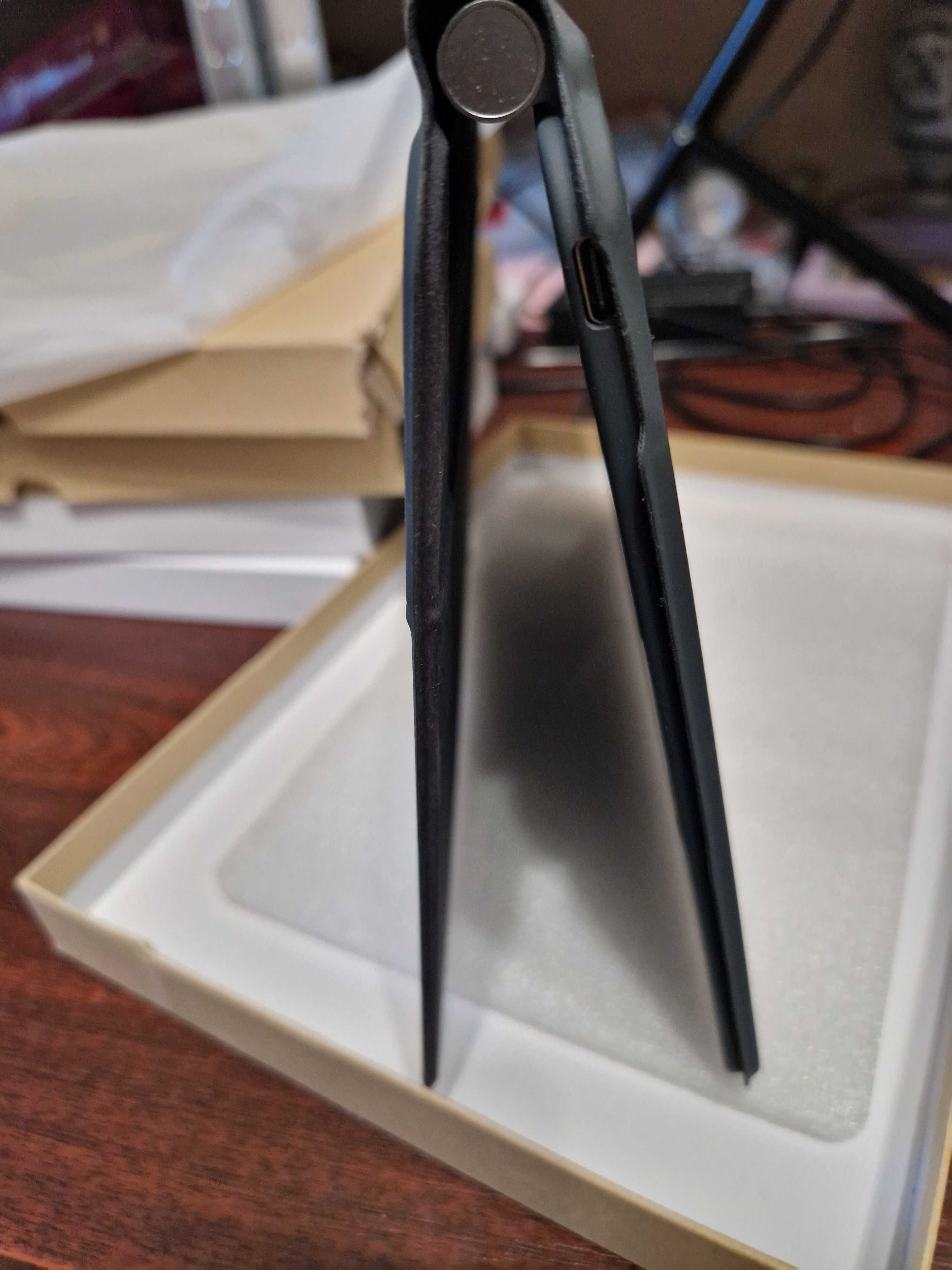 Продам чохол-клавіатура для ipad 10.9, pro 11