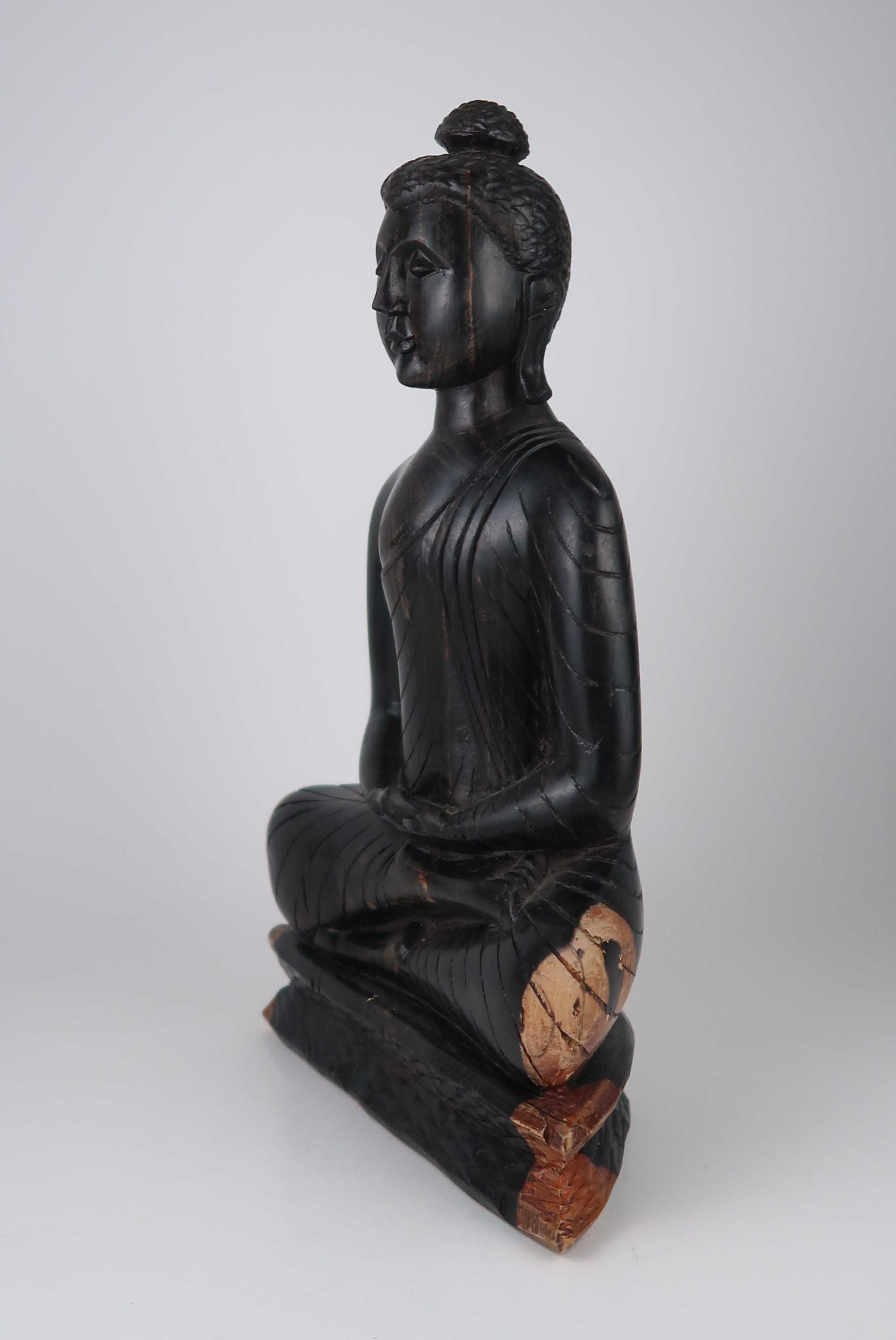 Escultura de Buda Sentado em madeira
