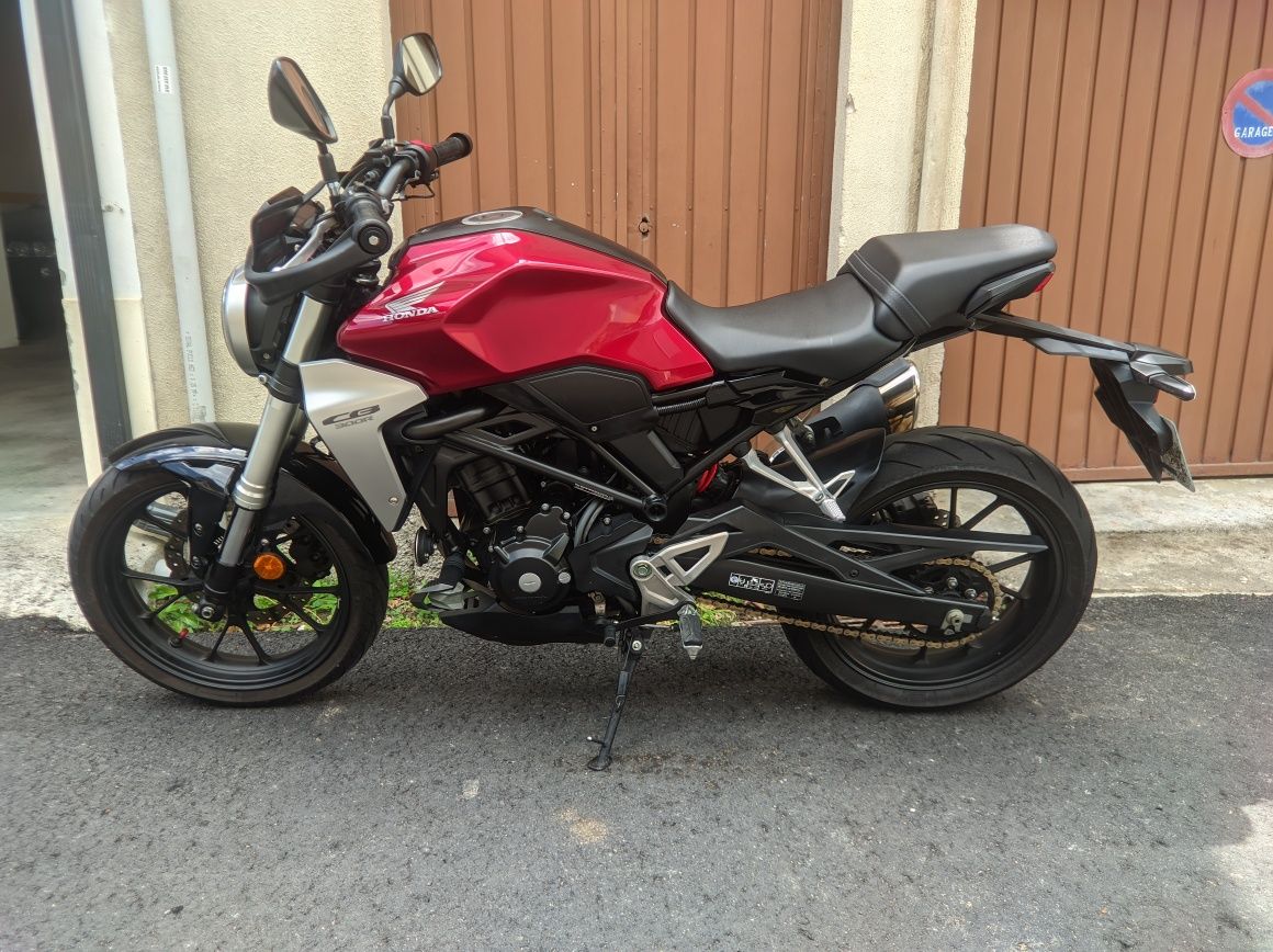 Vendo - Honda CB300R c/ extras (ver descrição).