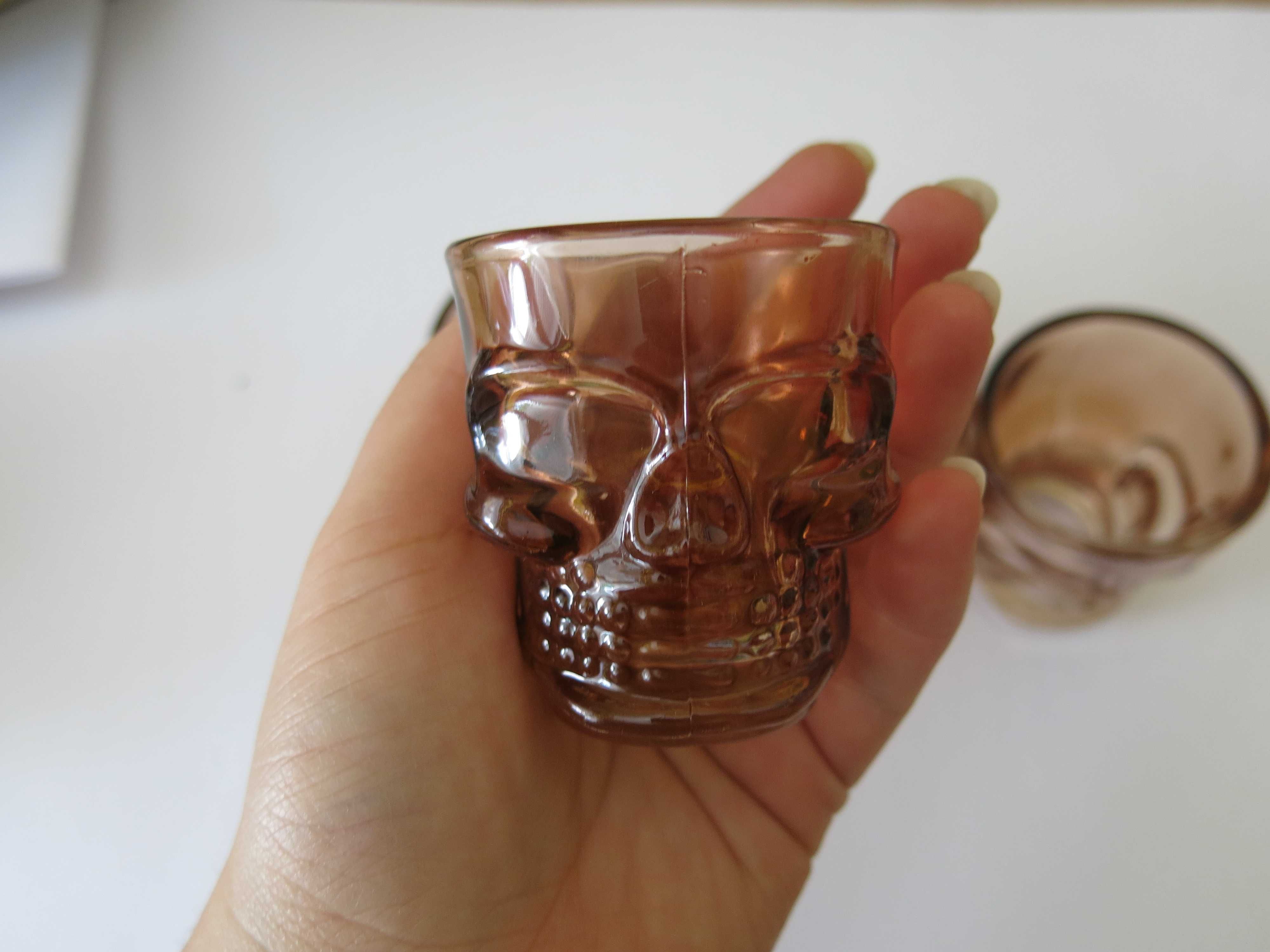 4 Copos de shot c/ aspeto de crânios