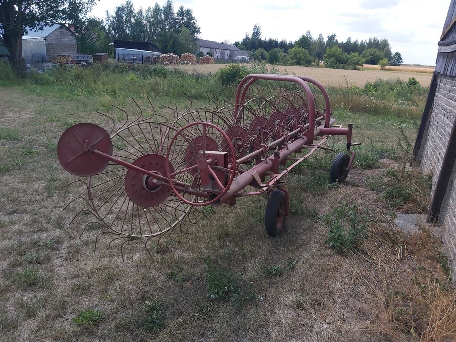 Zgrabiarka do siana 7-gwiazdowa .